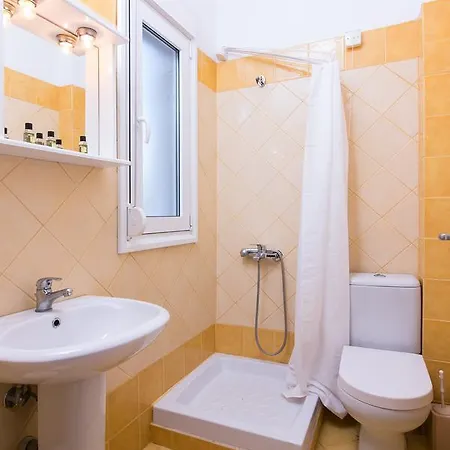 Platanos Apartament *